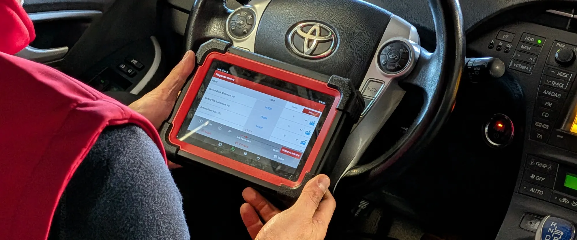 Diagnostyka komputerowa baterii hybrydowej Toyota Prius skanerem Launch, Malanka Serwis Wrocław