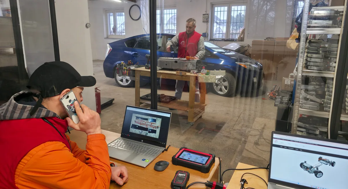 Telefoniczna konsultacja serwisowa baterii hybrydowej Toyota
